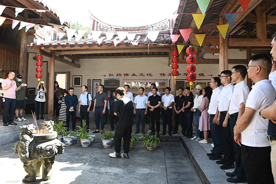 13 振興茶產(chǎn)業(yè) 媒體來助力  廈門市安溪商會組織媒體記者走進(jìn)安溪茶鄉(xiāng)847.png